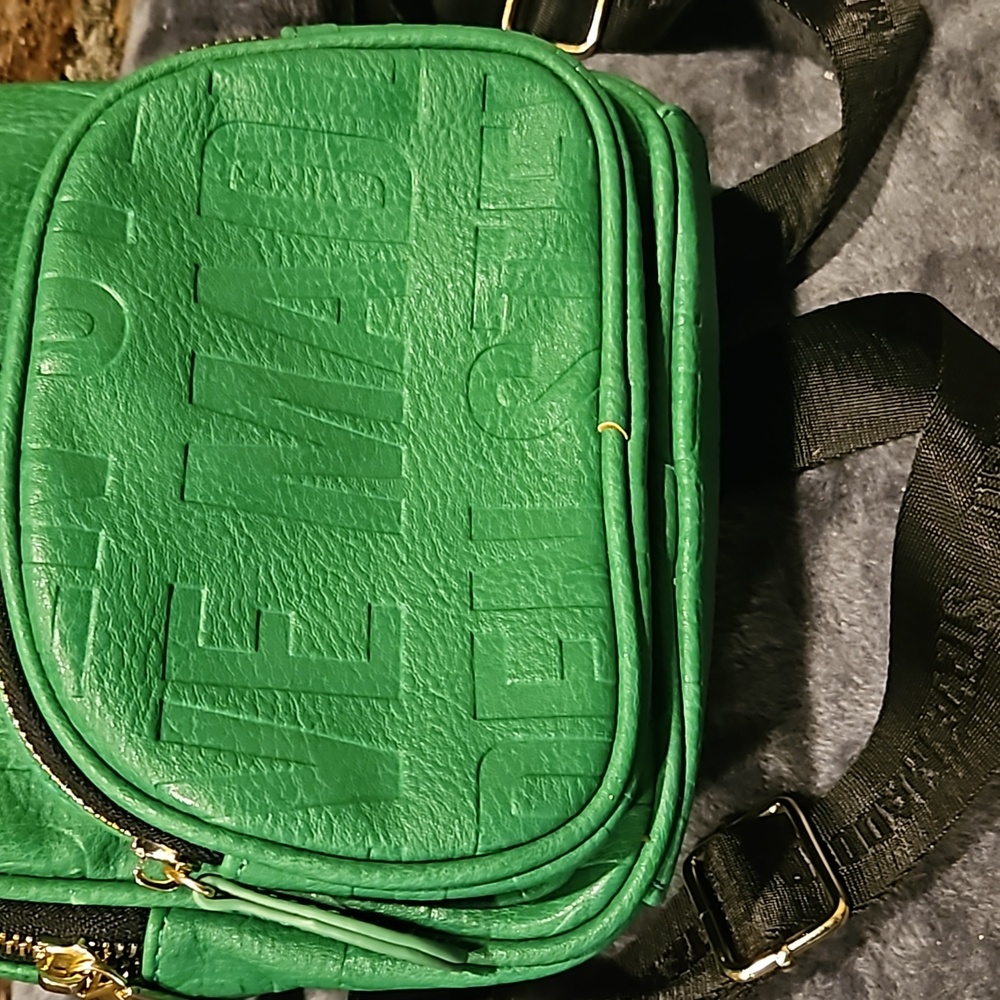 💚 🟩 Steve Madden Mini Backpack 🎒 - Picture 4 of 11